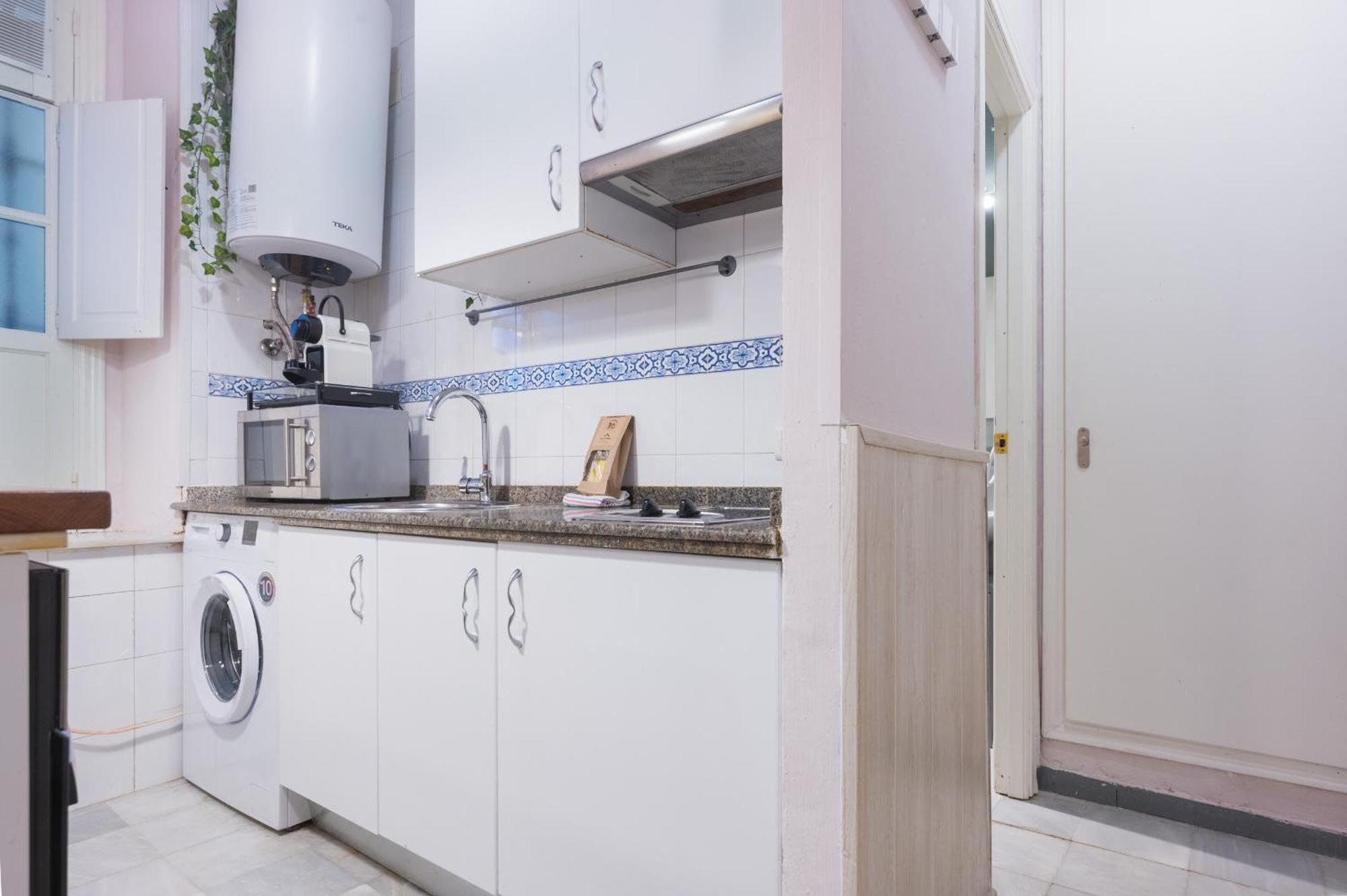 Functional And Pretty-1bd 1bth- San Vicente Apartment Seville